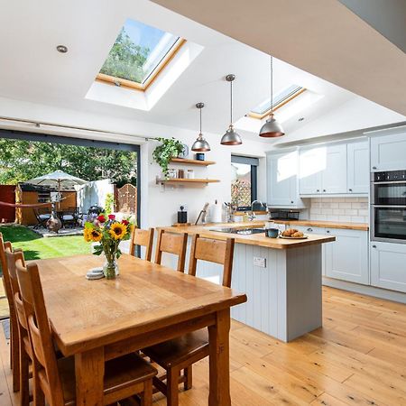 Charming Family Home With Stoves, Garden & Parking بريستول المظهر الخارجي الصورة